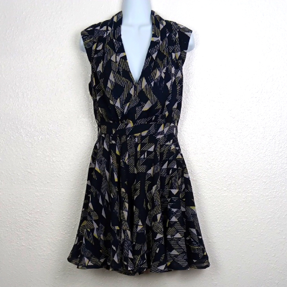 French Connection Dress Women's Size 4 Black Beach Wave Cap Sleeve Flared NWT